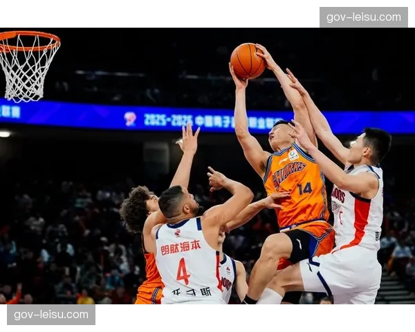 上海对阵青岛交锋记录接近 王哲林万分里程碑进程受关注